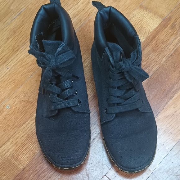 Women's Dr. Martens Maelly lace up boots size 7 - Picture 1 of 7